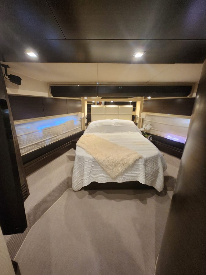 2014-azimut-yachts-70-11-028d3a