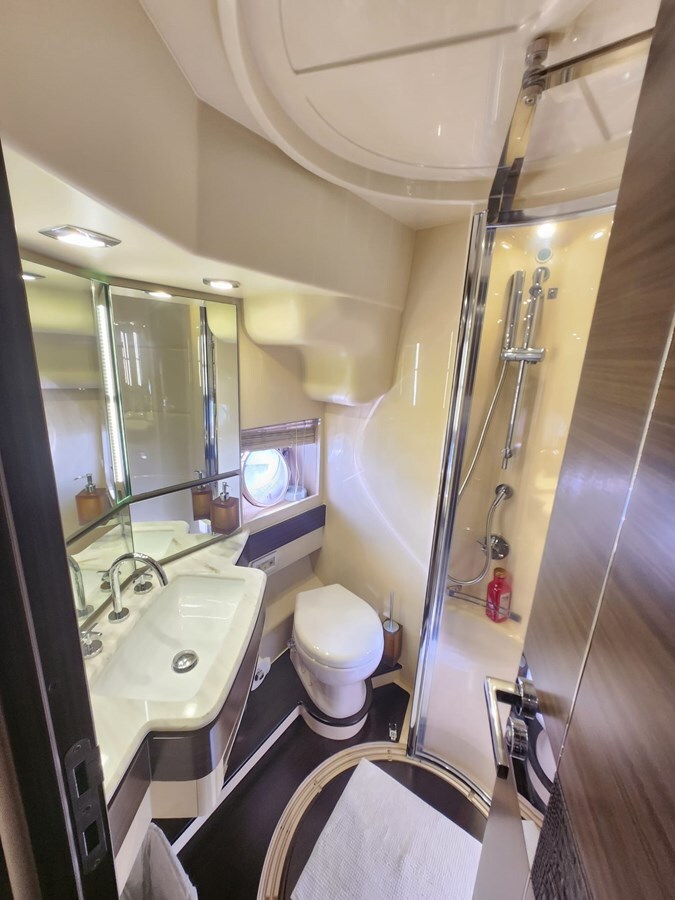 2014-azimut-yachts-70-11-028d3a