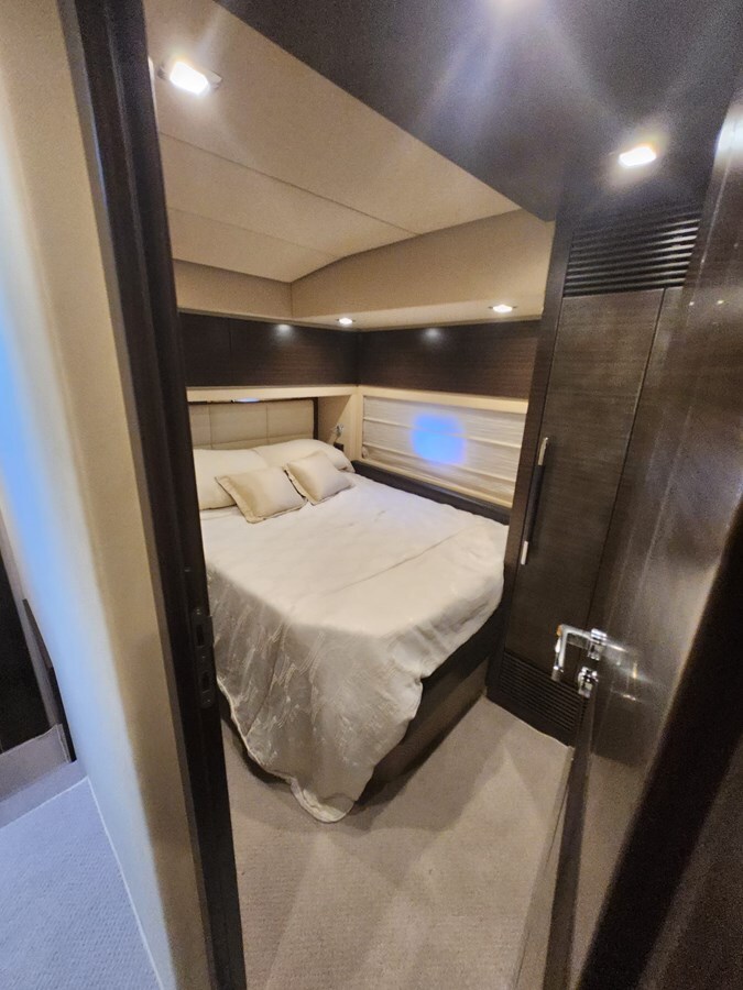 2014-azimut-yachts-70-11-028d3a