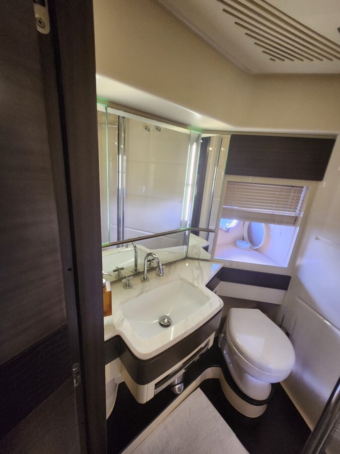 2014-azimut-yachts-70-11-028d3a