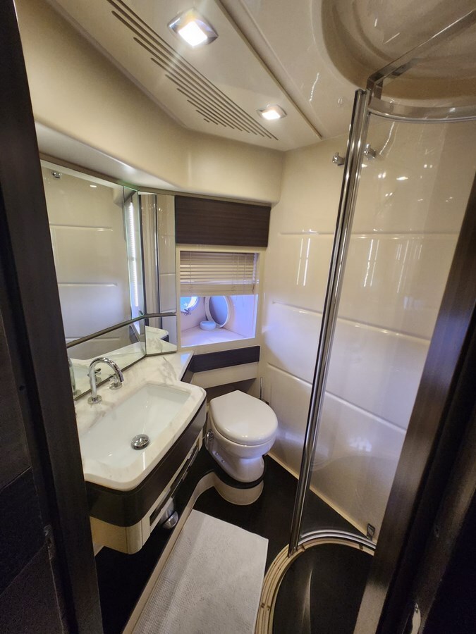 2014-azimut-yachts-70-11-028d3a