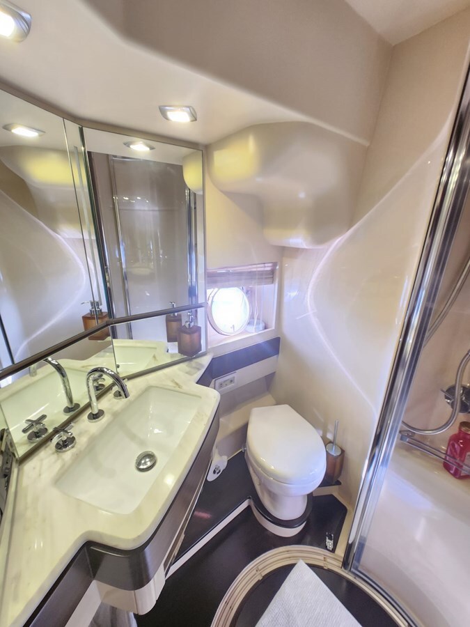 2014-azimut-yachts-70-11-028d3a