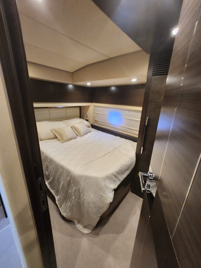 2014-azimut-yachts-70-11-028d3a