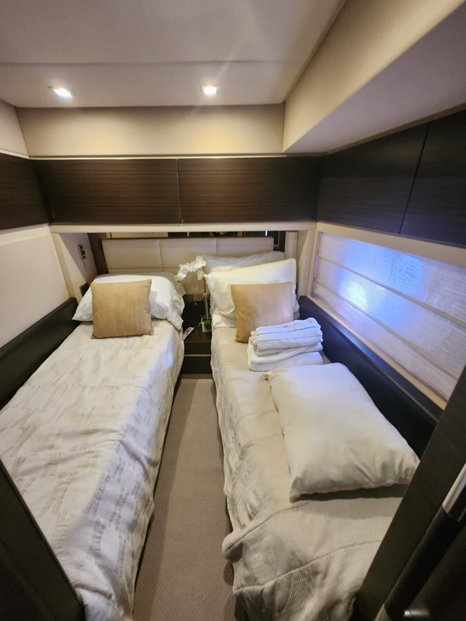 2014-azimut-yachts-70-11-028d3a