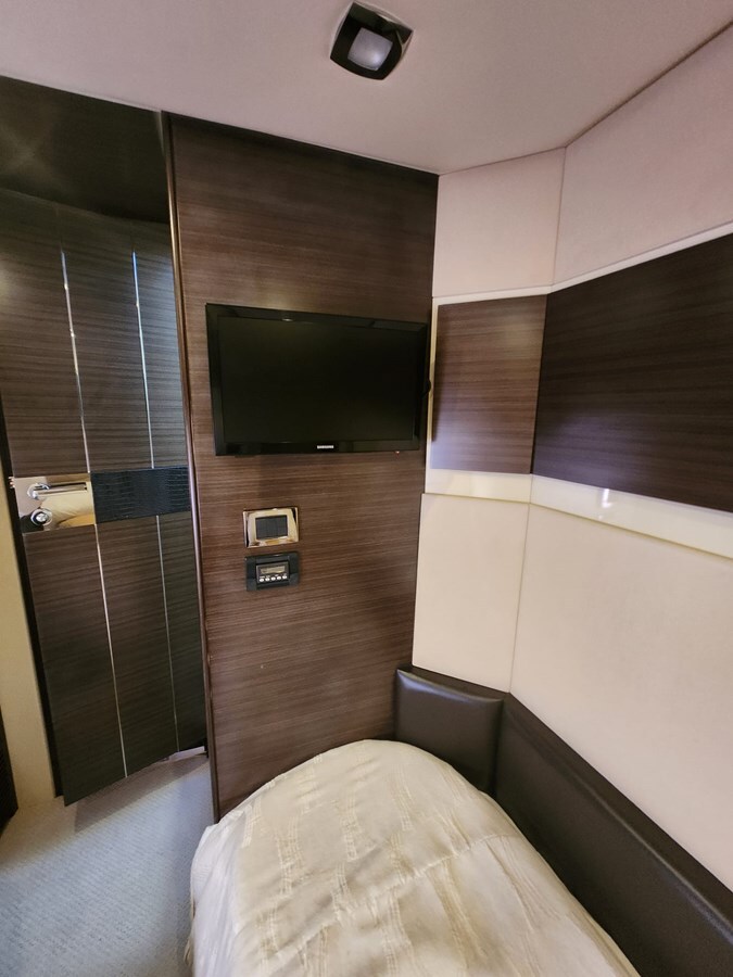 2014-azimut-yachts-70-11-028d3a