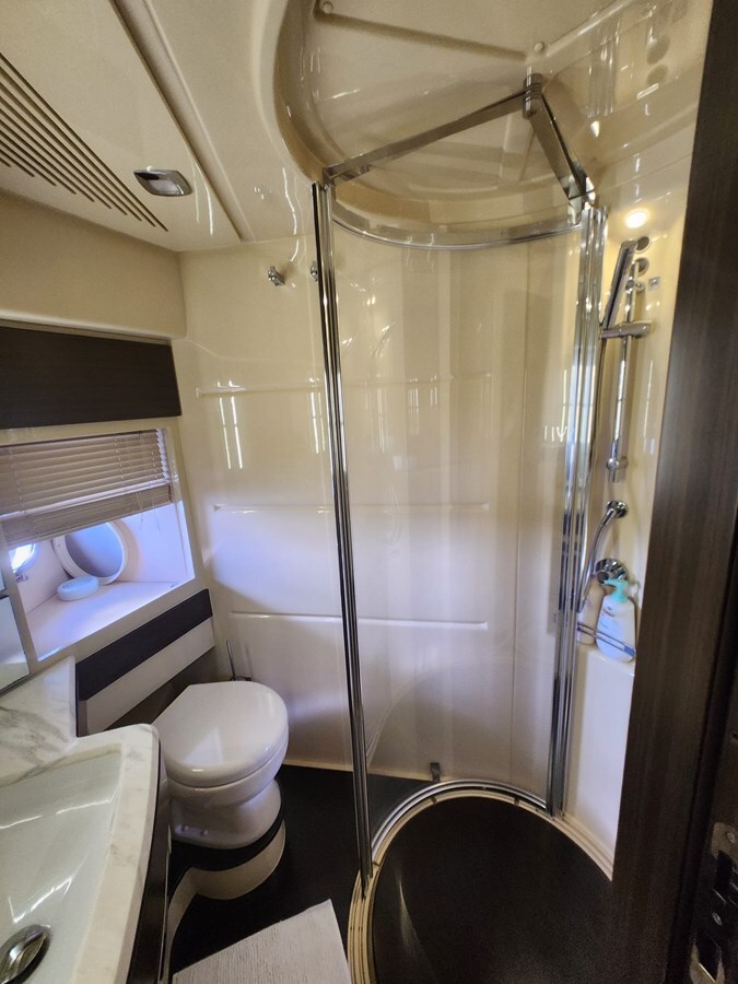 2014-azimut-yachts-70-11-028d3a