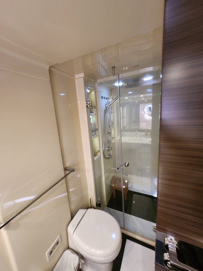 2014-azimut-yachts-70-11-028d3a