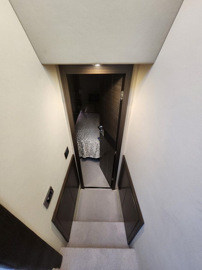 2014-azimut-yachts-70-11-028d3a