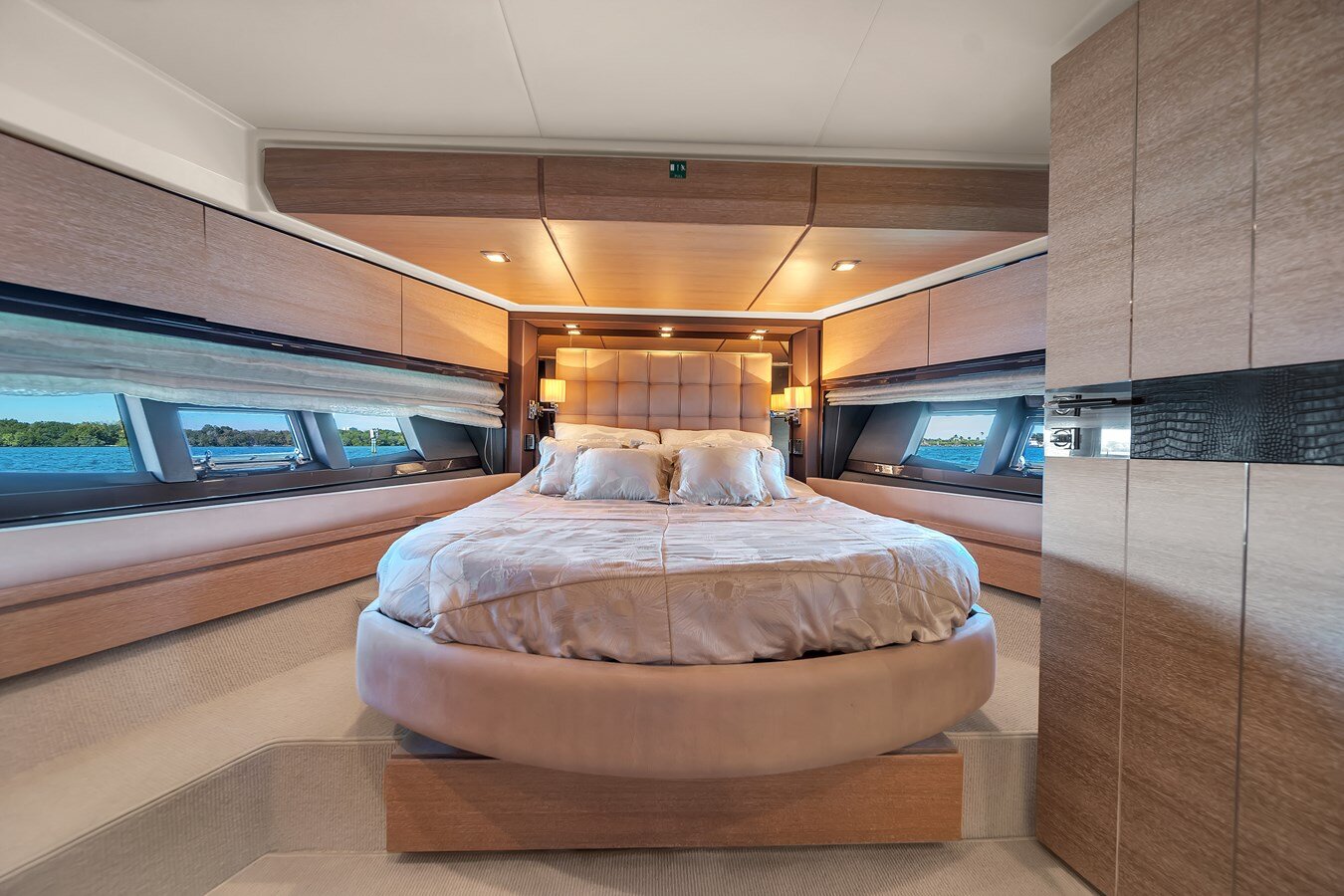 2014 AZIMUT YACHTS 70'