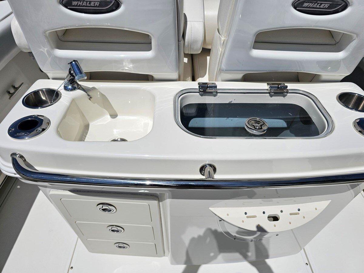 2014-boston-whaler-28-1-e6a4c7