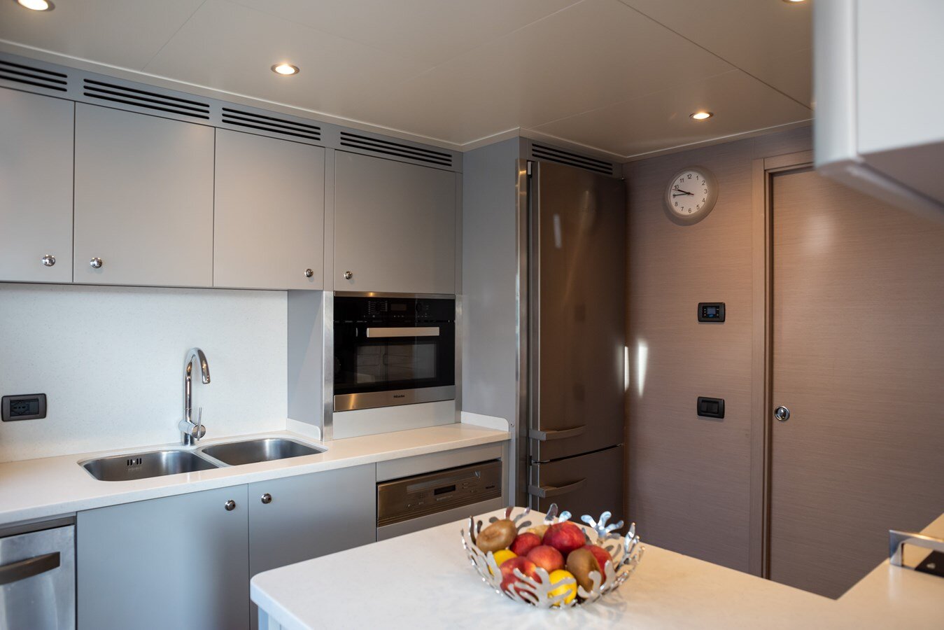 2014 CANTIERE DELLE MARCHE 85' 8