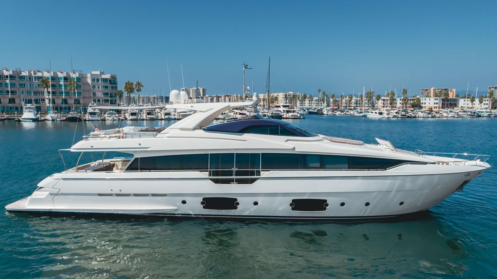 2014-ferretti-96-e0cc86