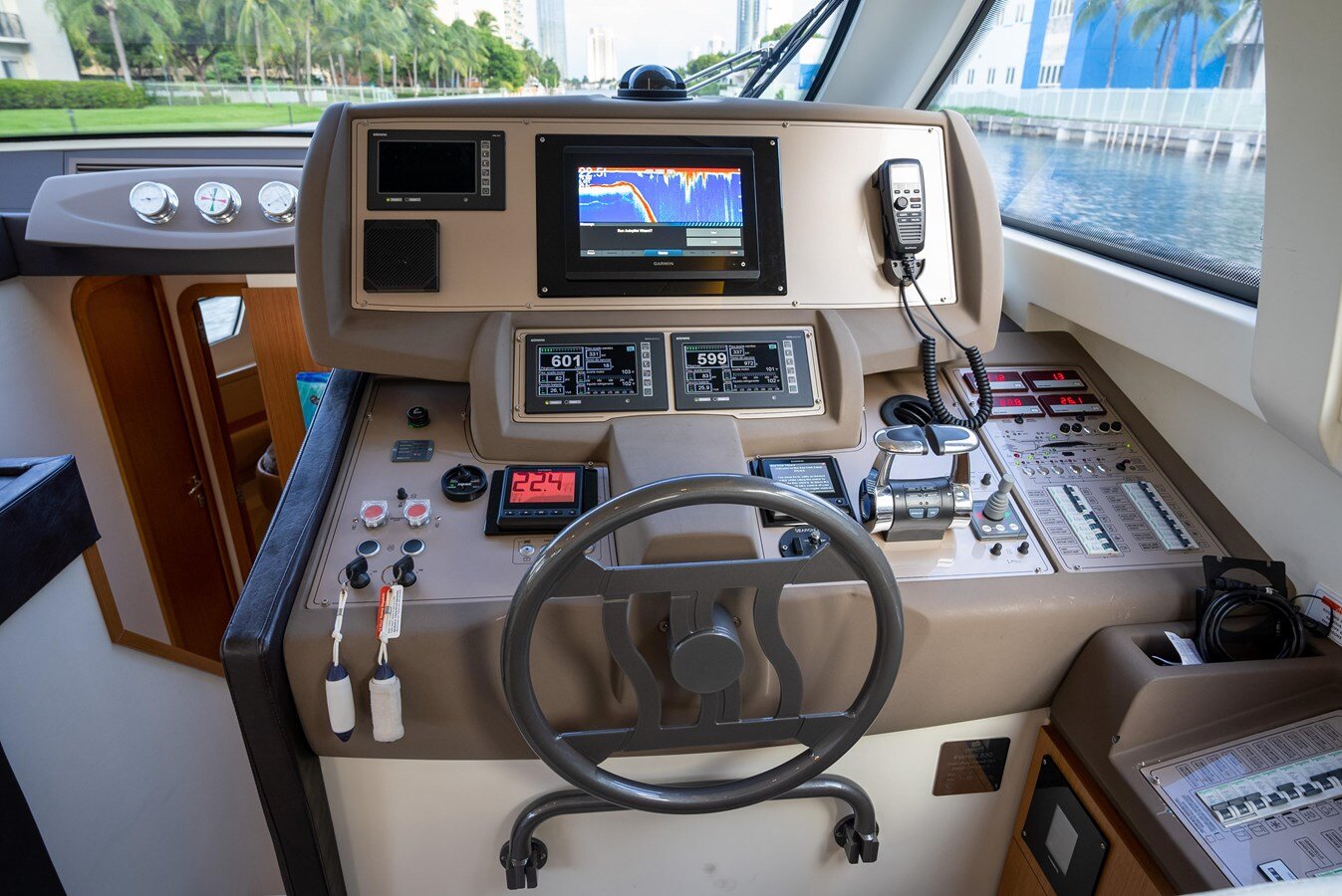 2014-ferretti-yachts-53-7499b2