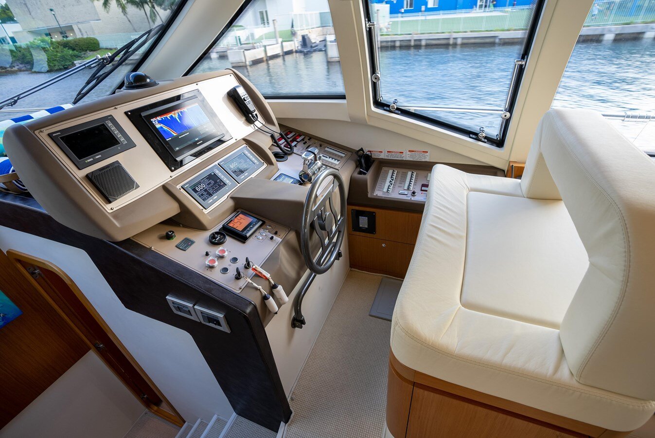 2014-ferretti-yachts-53-7499b2