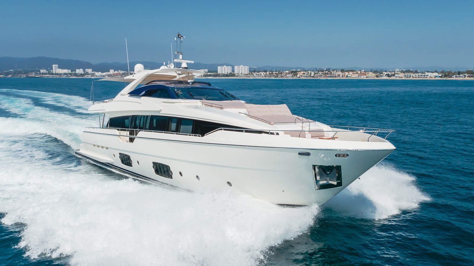 2014-ferretti-yachts-96-94e4d5