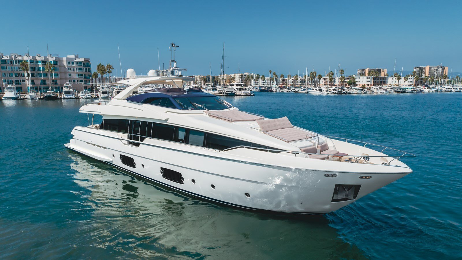 2014-ferretti-yachts-96-94e4d5