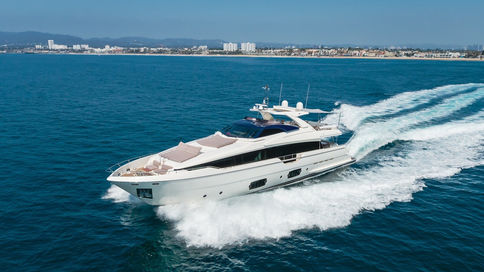 2014-ferretti-yachts-96-94e4d5