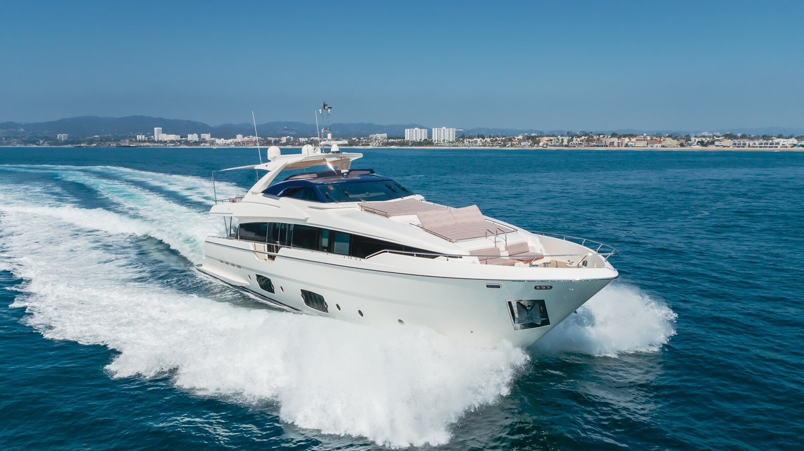 2014-ferretti-yachts-96-94e4d5