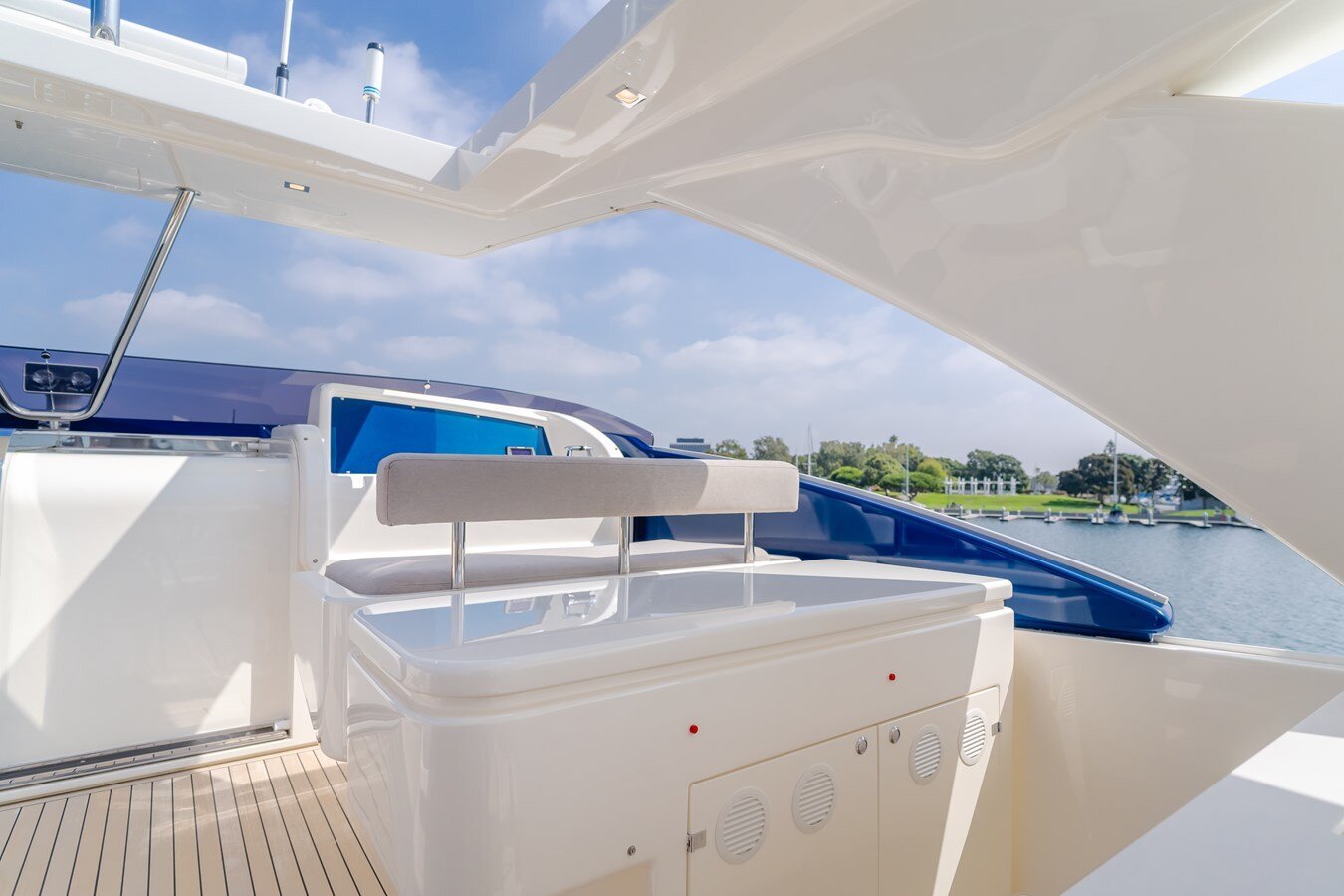 2014-ferretti-yachts-96-94e4d5