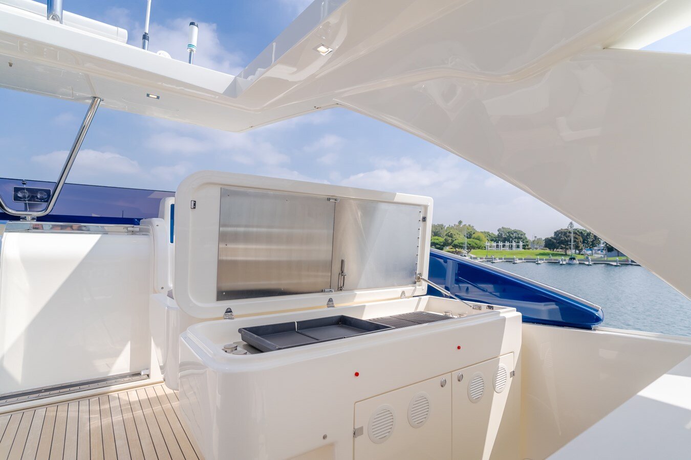 2014-ferretti-yachts-96-94e4d5