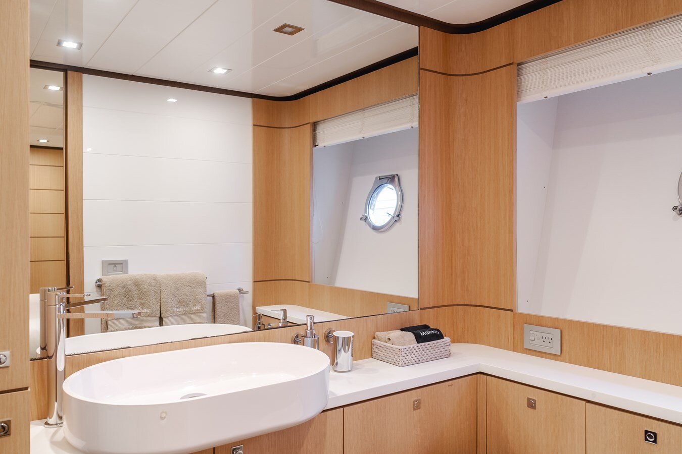 2014-ferretti-yachts-96-94e4d5