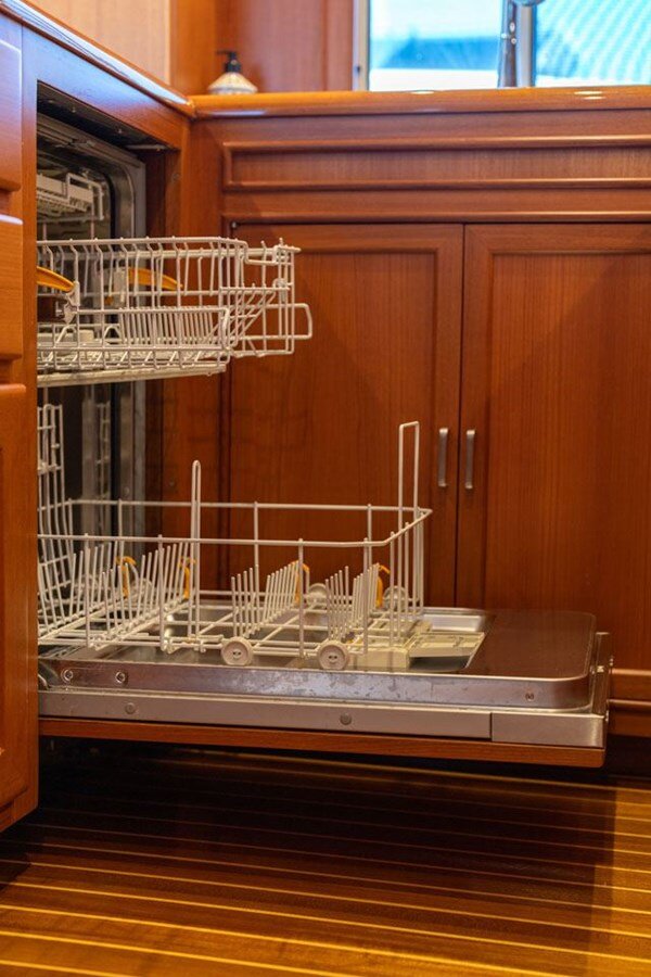 2014-fleming-yachts-65-3-28ae21