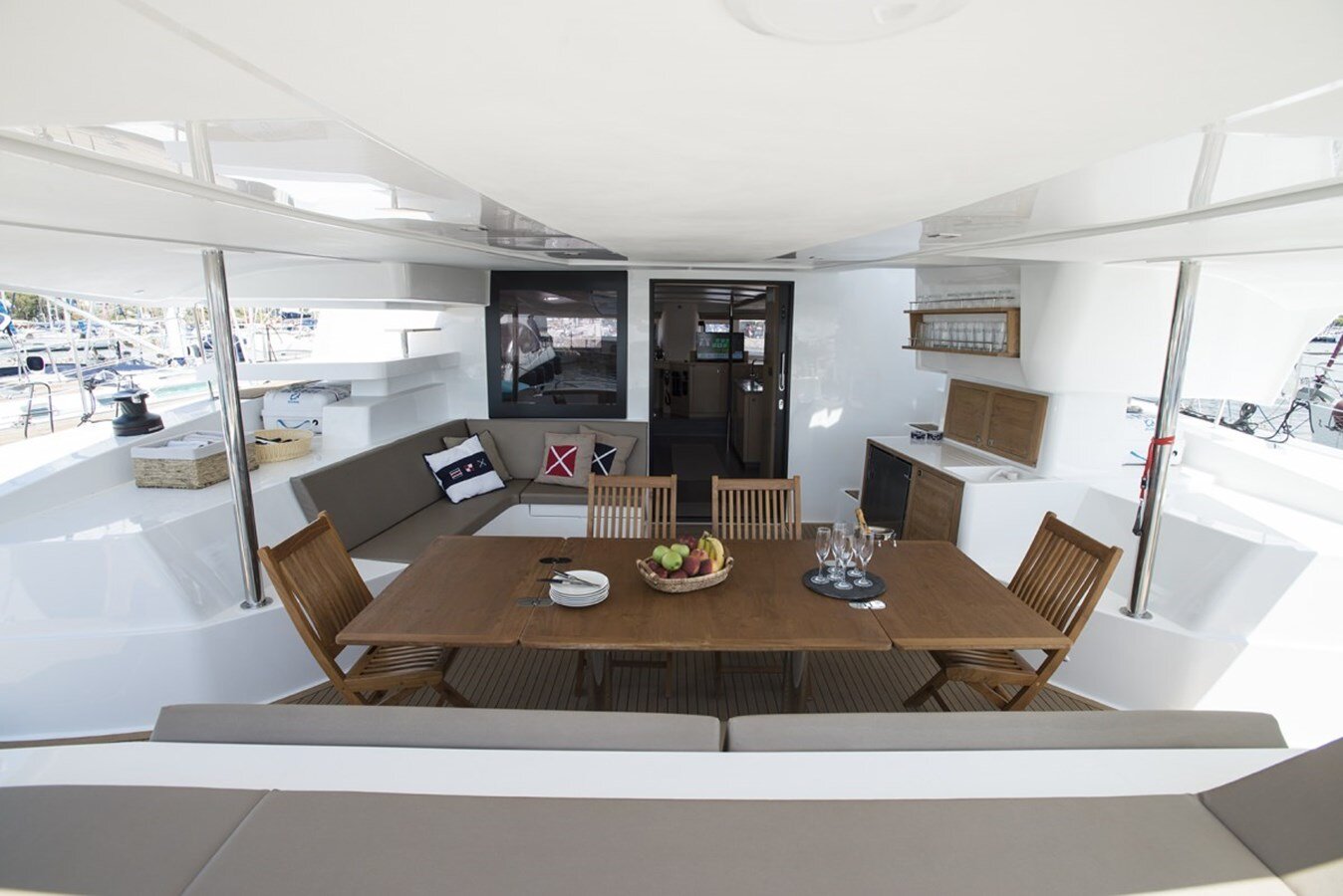 2014 FOUNTAINE PAJOT 58' 10