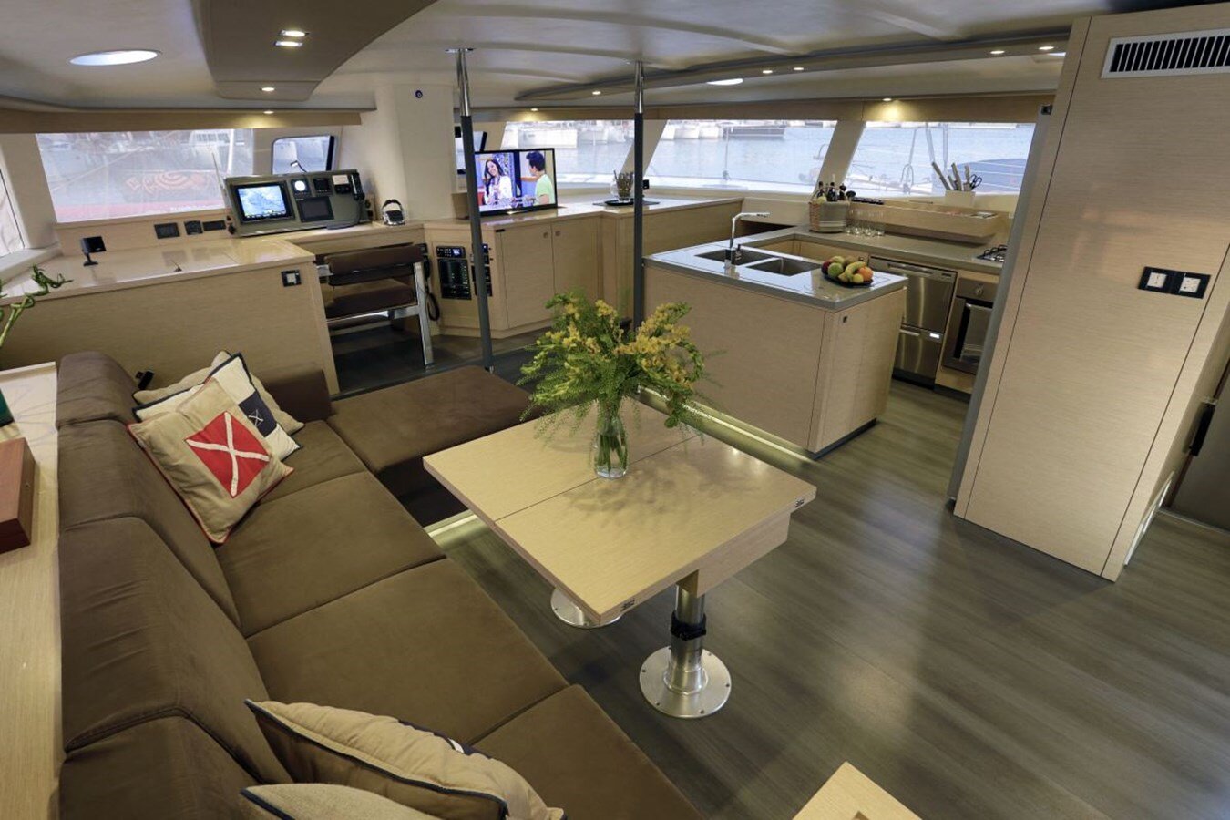 2014 FOUNTAINE PAJOT 58' 10