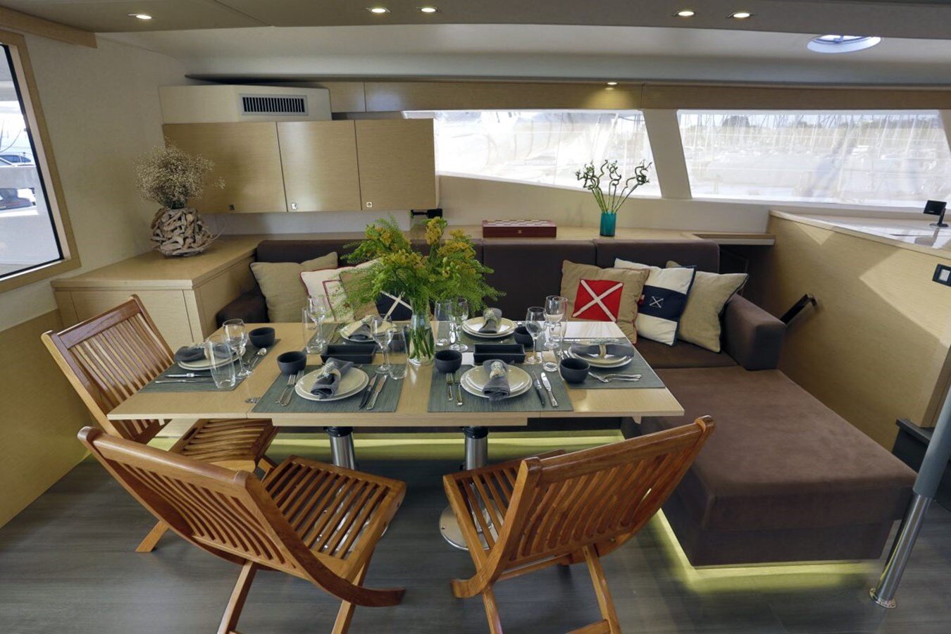 2014-fountaine-pajot-58-10-8d617f