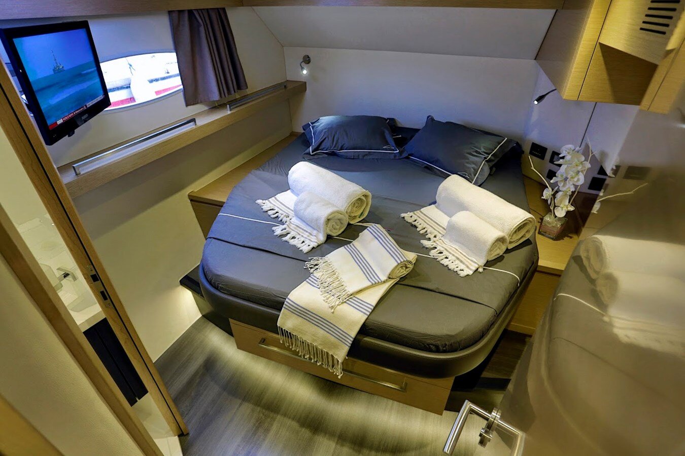 2014-fountaine-pajot-58-10-8d617f