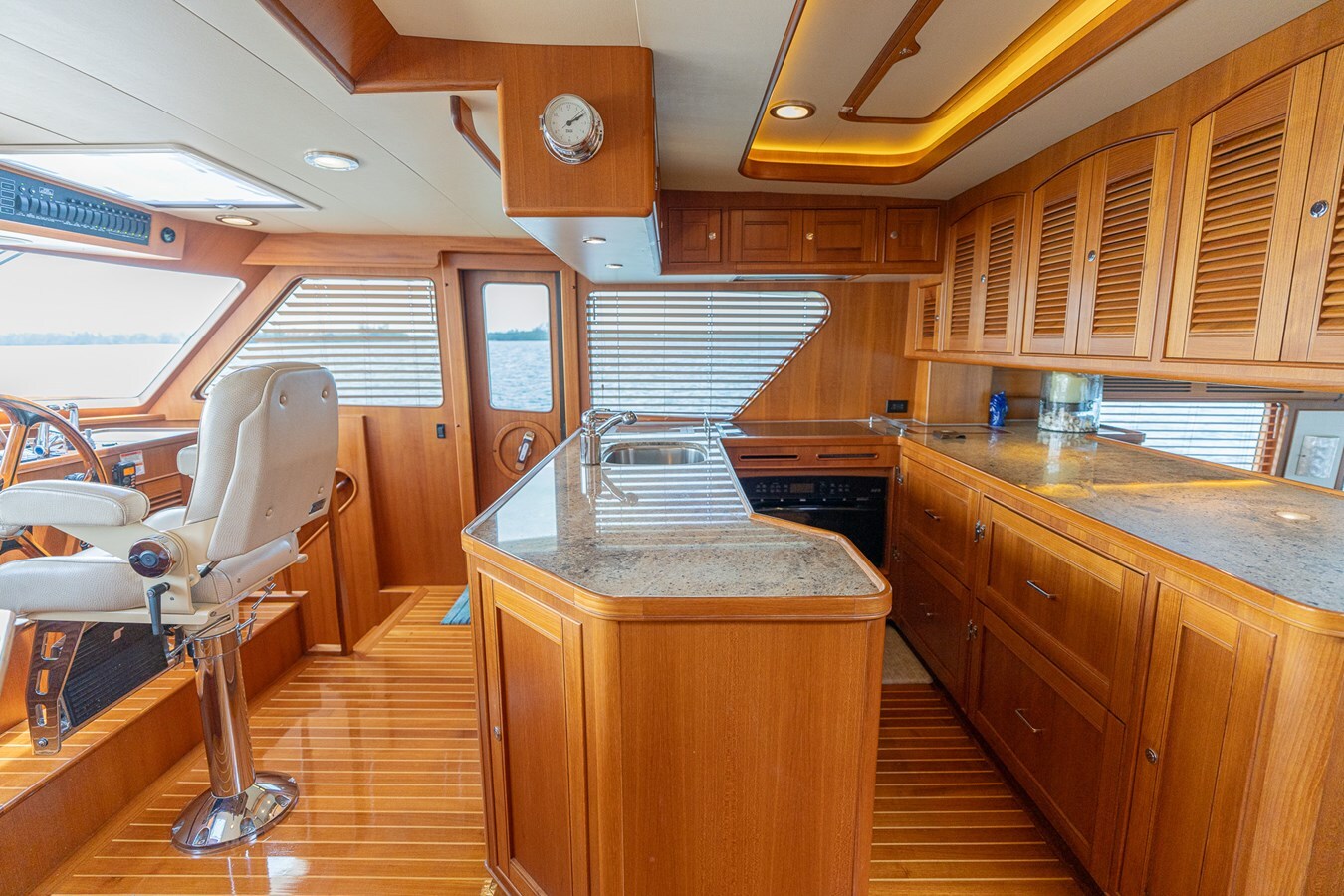 2014-marlow-yachts-67-8-43d519