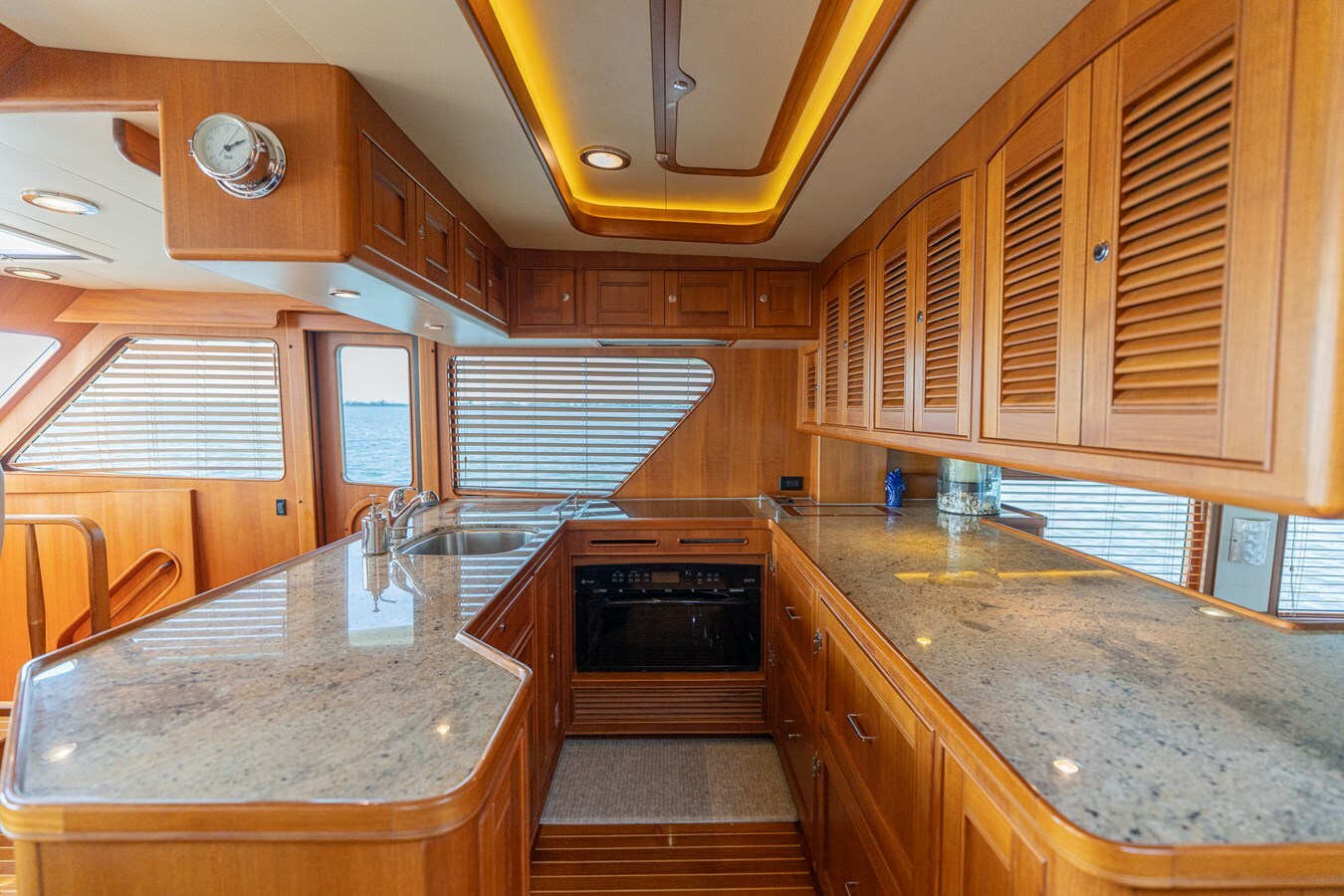 2014-marlow-yachts-67-8-43d519