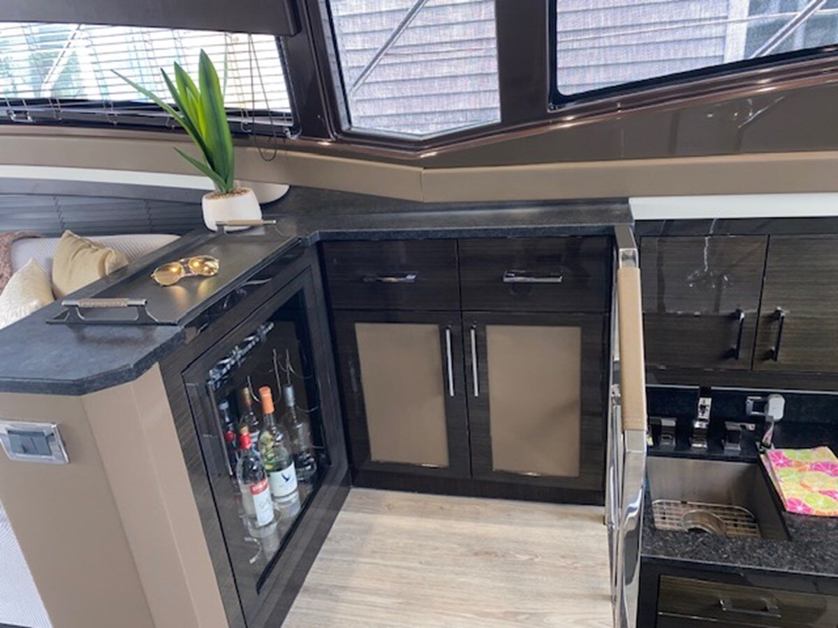 2014-marquis-63-71820e