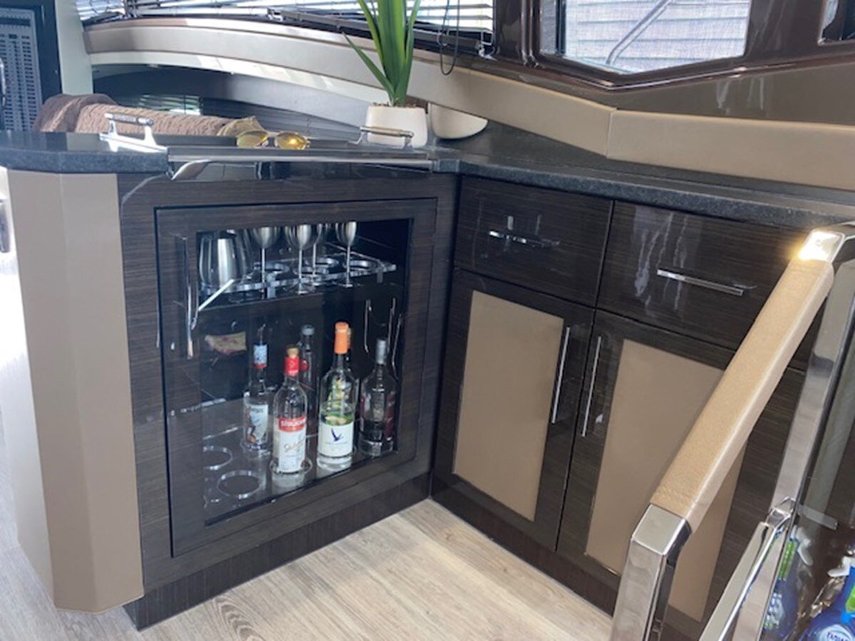 2014-marquis-63-71820e