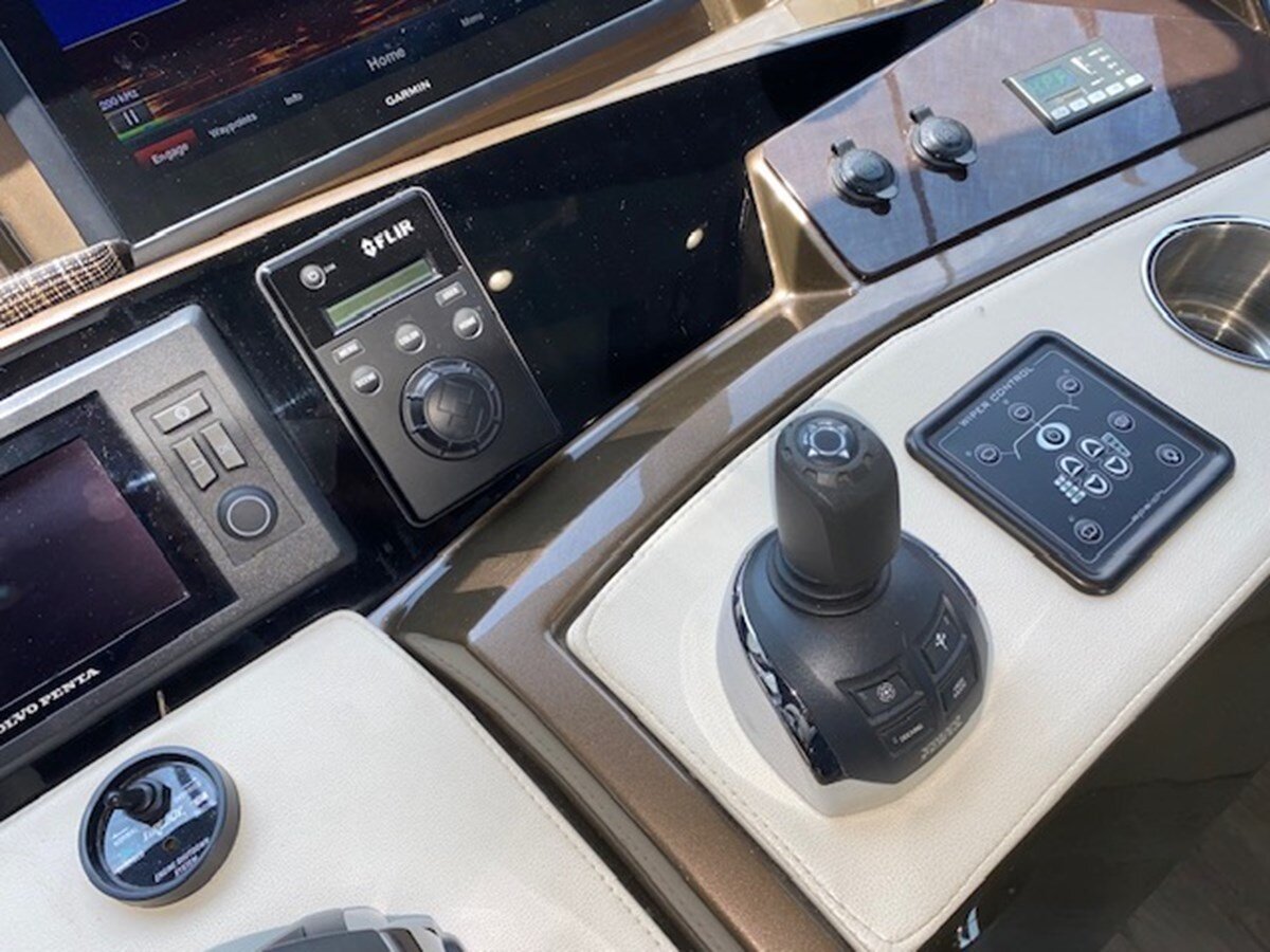 2014-marquis-63-71820e