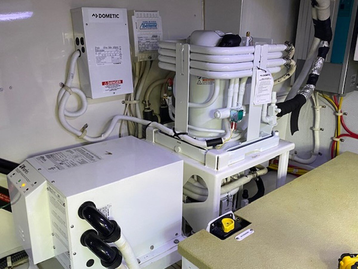 2014-marquis-63-71820e