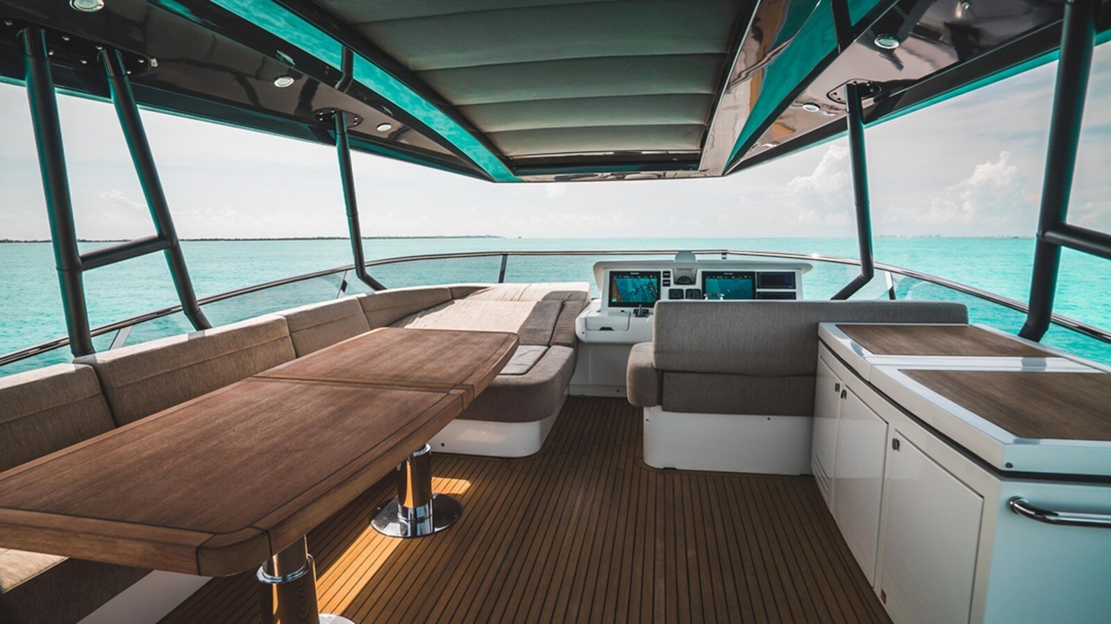 2014-monte-carlo-yachts-76-473f0c