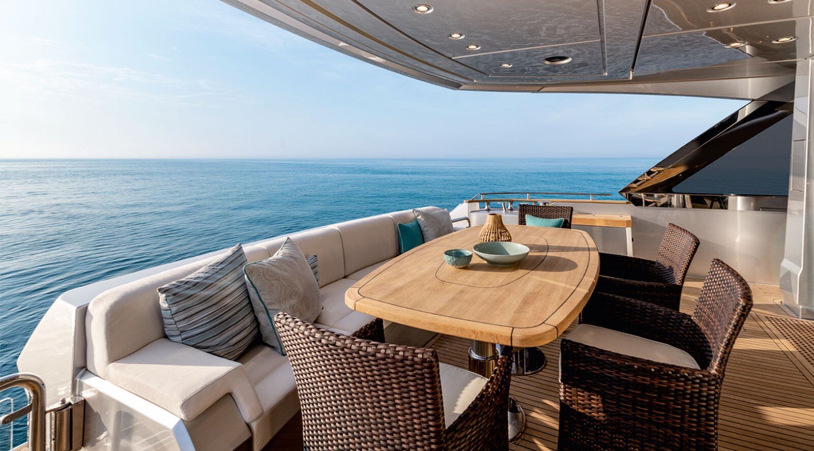 2014-monte-carlo-yachts-76-473f0c