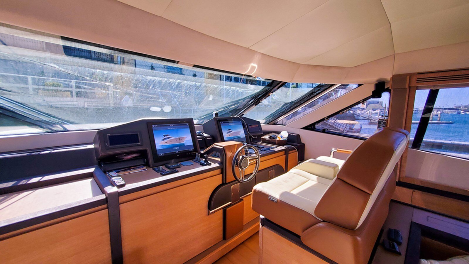 2014-monte-carlo-yachts-76-473f0c