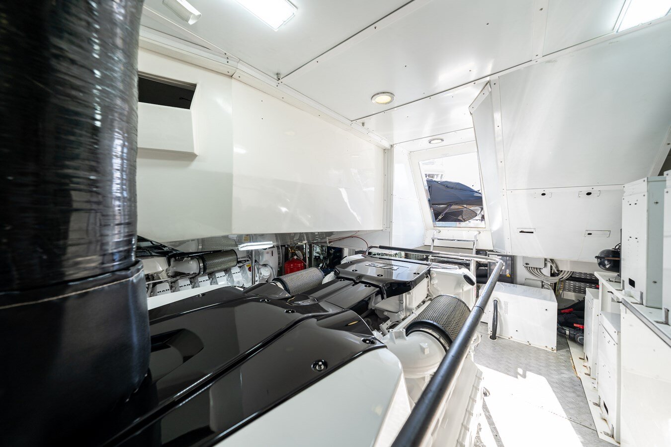 2014-monte-carlo-yachts-86-96960a