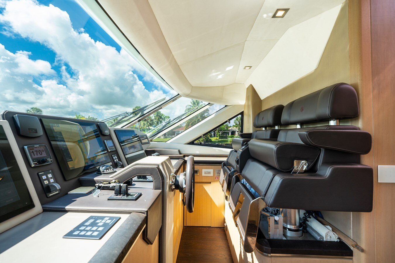 2014-monte-carlo-yachts-86-96960a