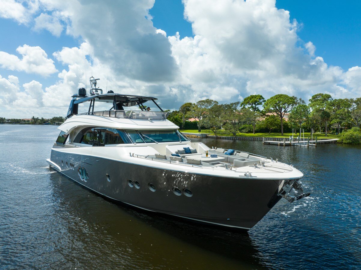 2014-monte-carlo-yachts-86-8aedcb