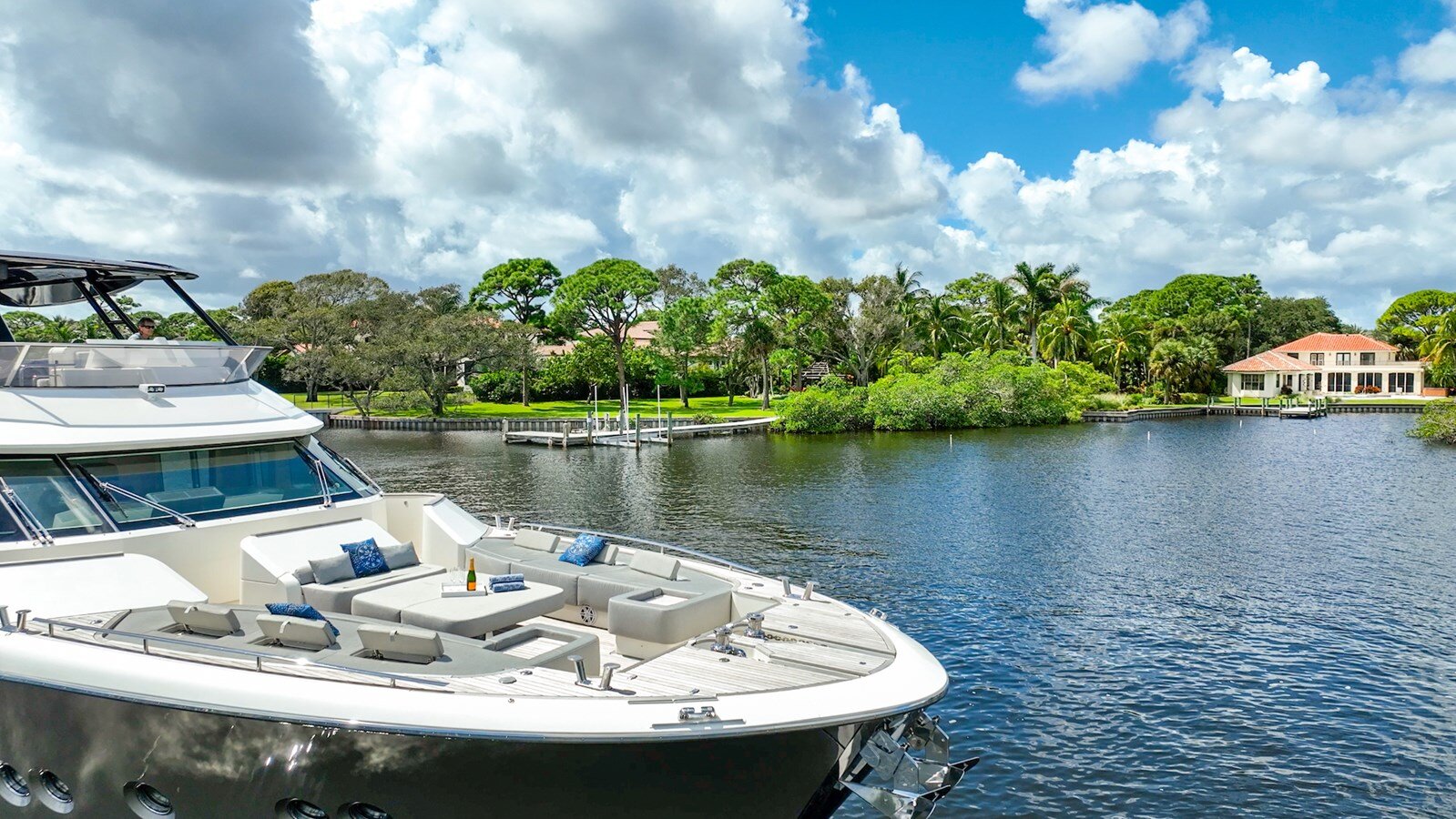 2014-monte-carlo-yachts-86-8aedcb