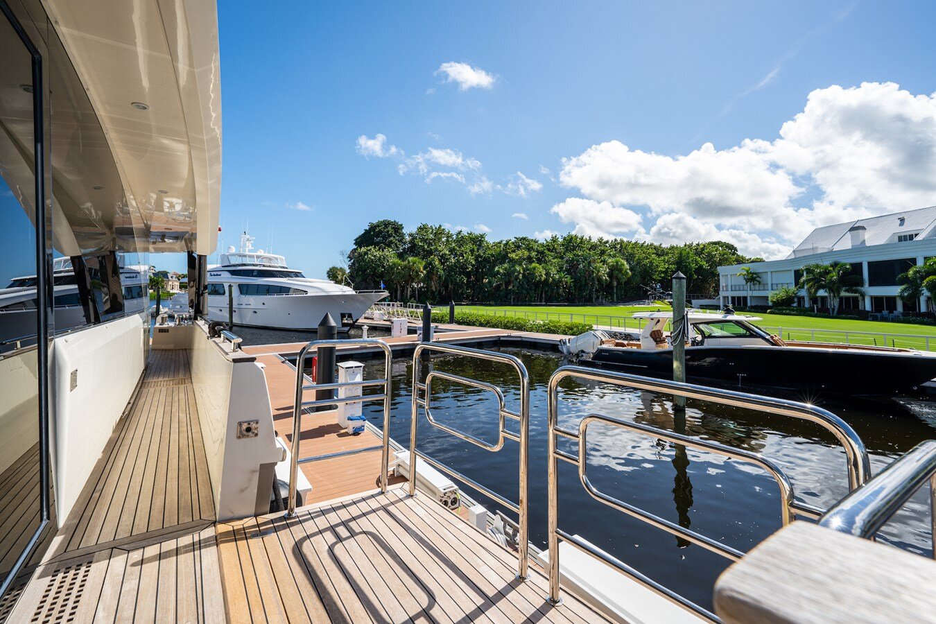 2014-monte-carlo-yachts-86-8aedcb