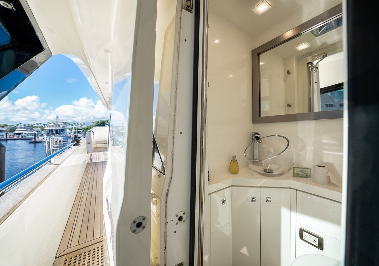 2014-monte-carlo-yachts-86-8aedcb