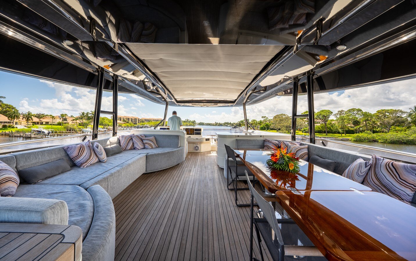 2014-monte-carlo-yachts-86-8aedcb