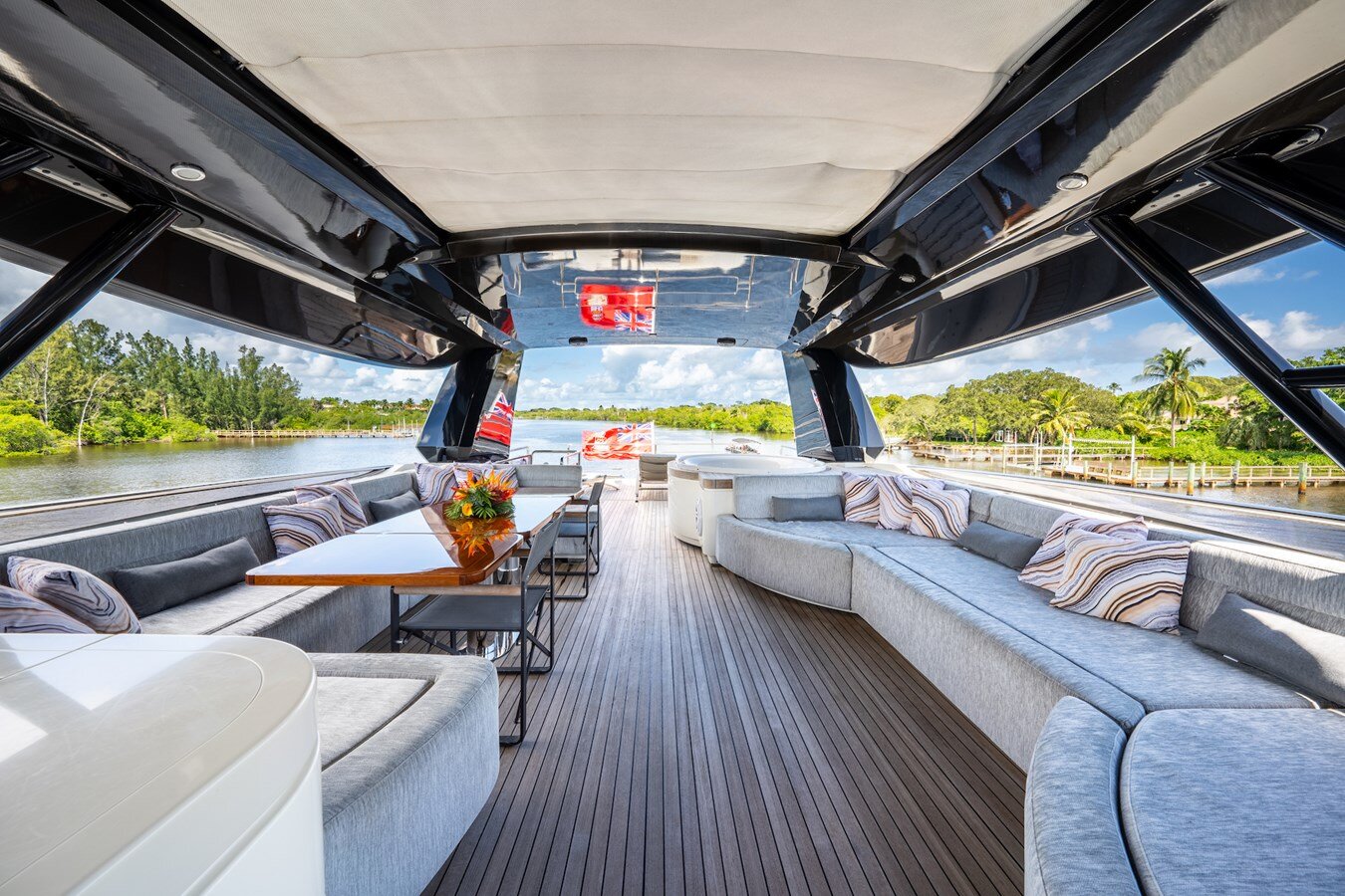 2014-monte-carlo-yachts-86-8aedcb