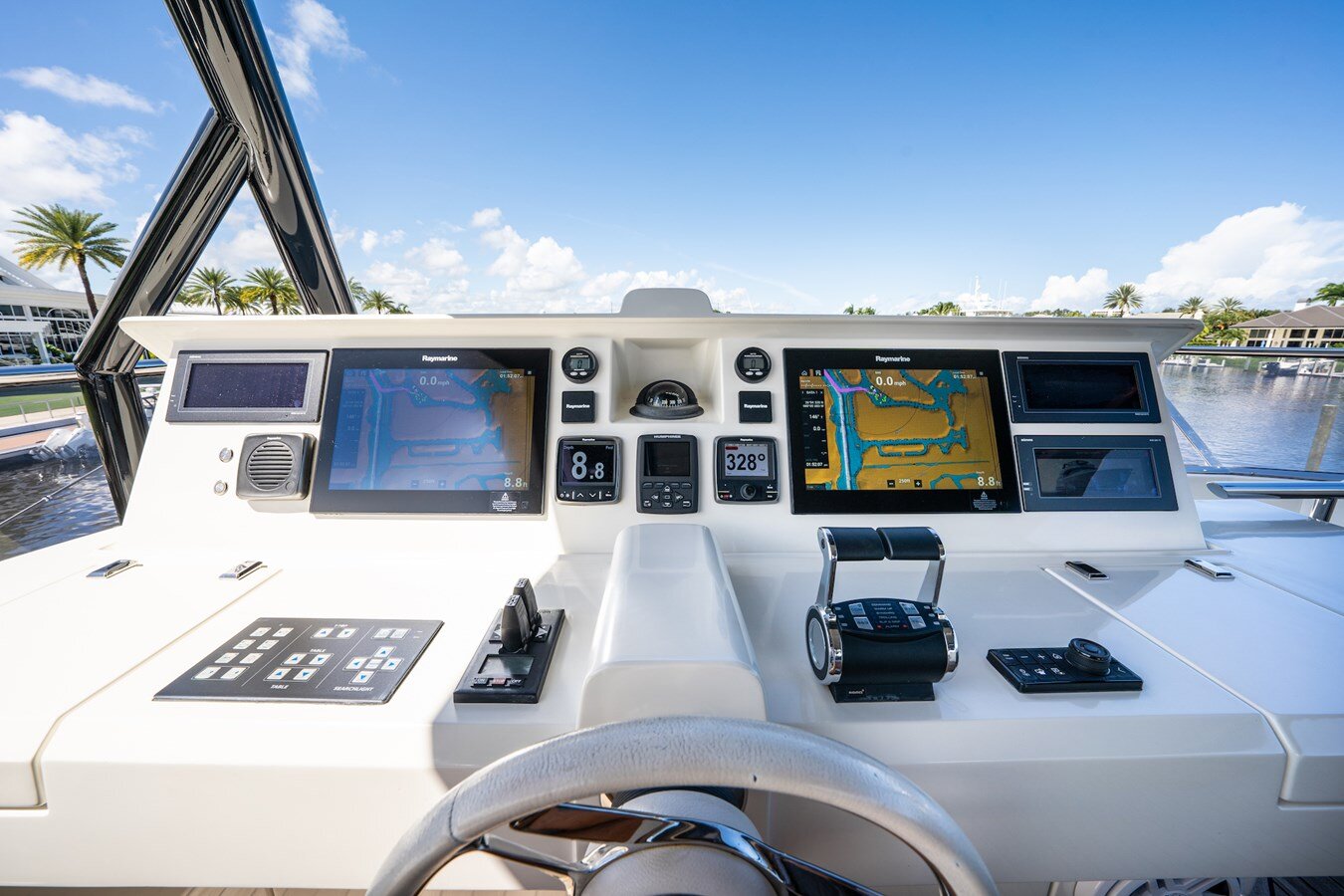 2014-monte-carlo-yachts-86-8aedcb