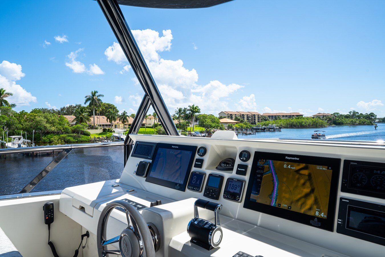 2014-monte-carlo-yachts-86-8aedcb