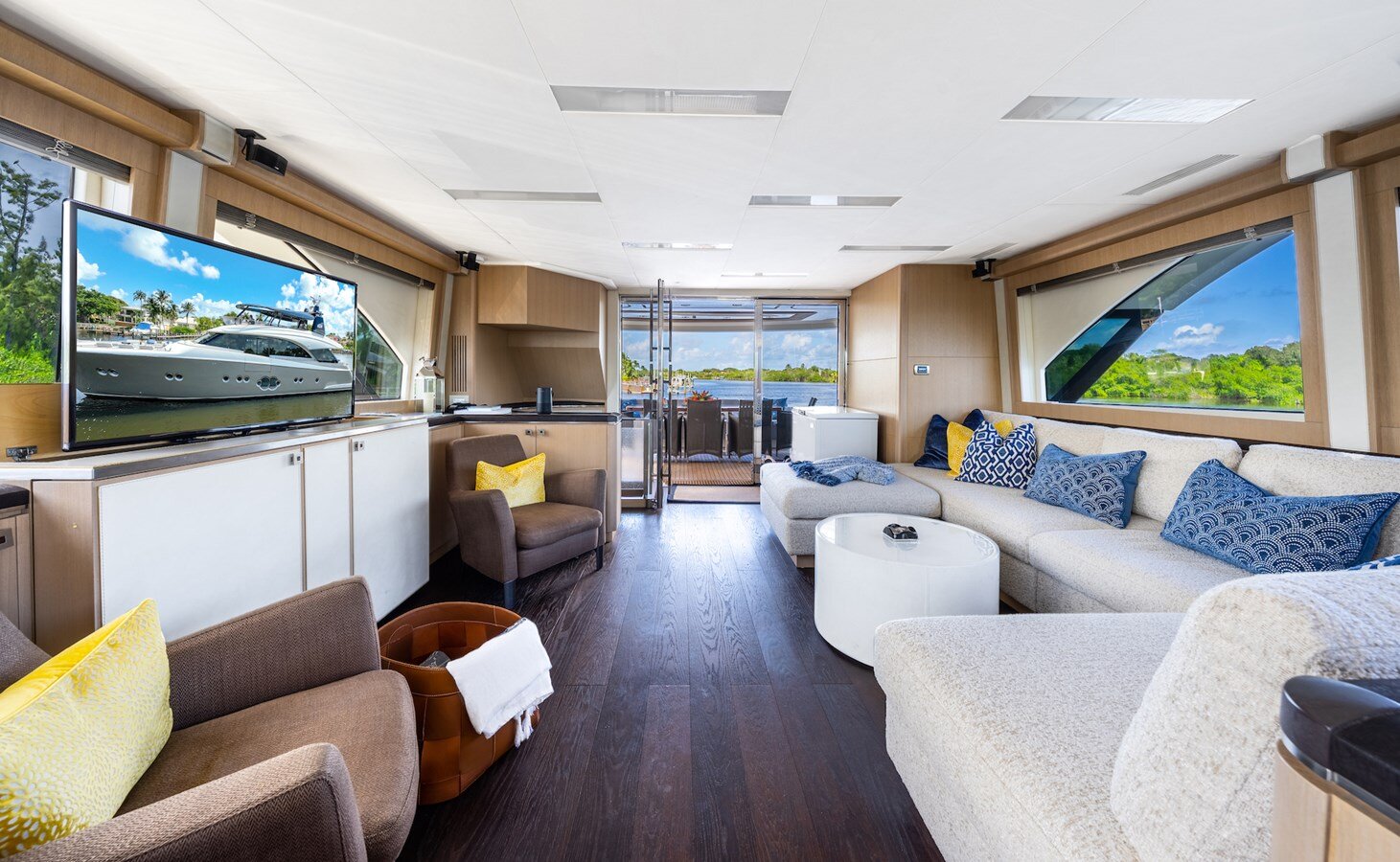 2014-monte-carlo-yachts-86-8aedcb